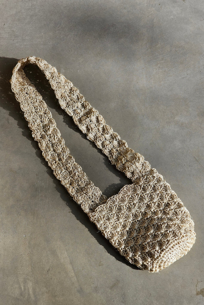 Bolso en fique natural color blanco tejido a mano por artesanos colombianos - CARANÁ